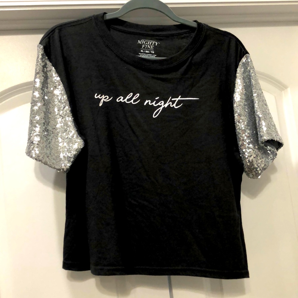 🆕 NWOT Juniors Black & Silver Sequin T-Shirt